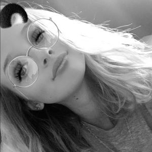 Meet your Posher, Halena